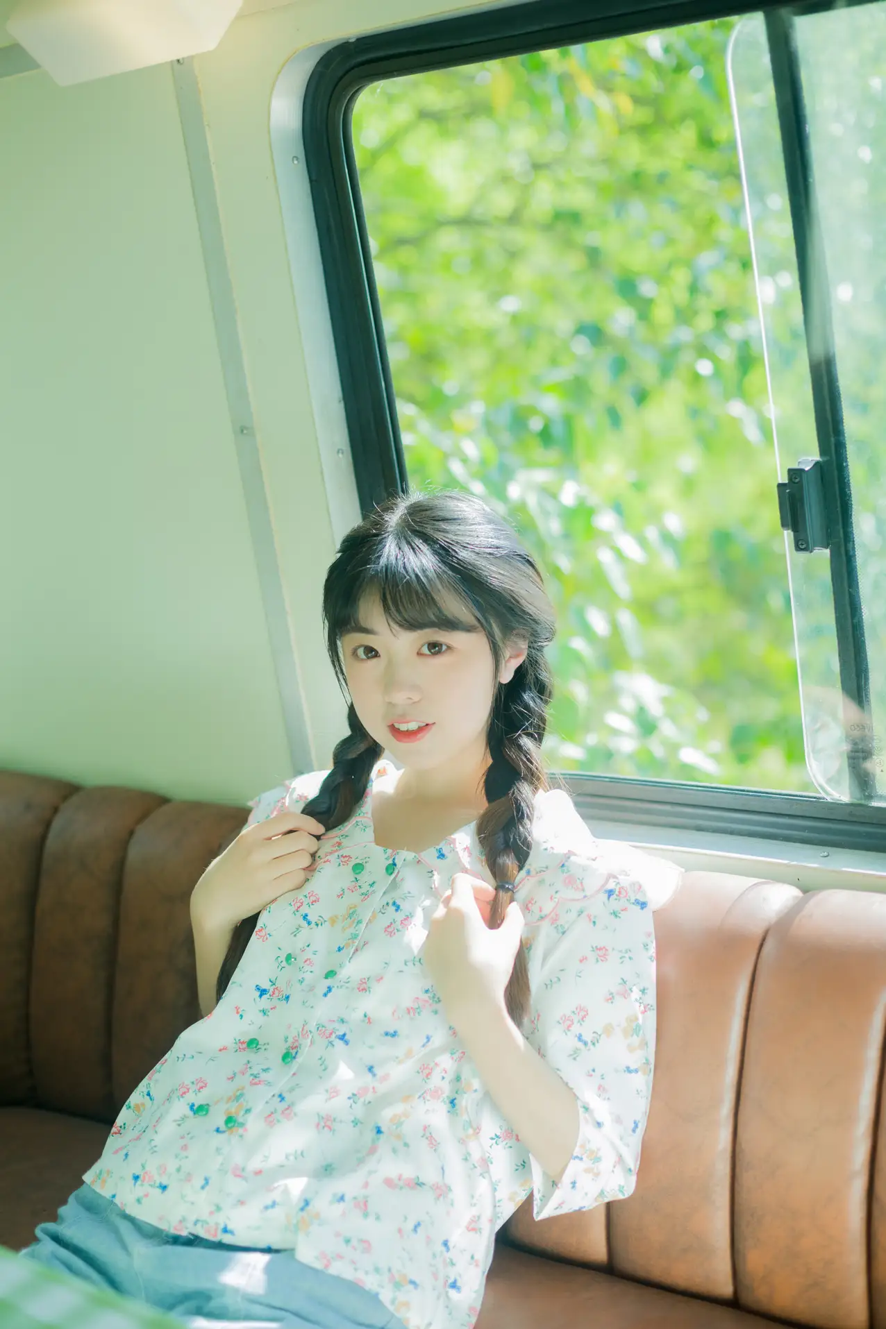 [YITUYU] 2022.09.11 Vol.1922 – The happiness hidden in the corner of the bus Cute bubbles#[28P]-6